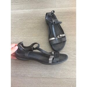 ECCO Damara Black Leather T-Strap Flat Sandals Metallic Silver Accents Size 38